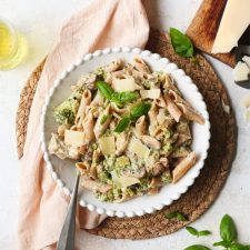 Koolhydraatarme Pasta Boursin met kip en broccoli.
