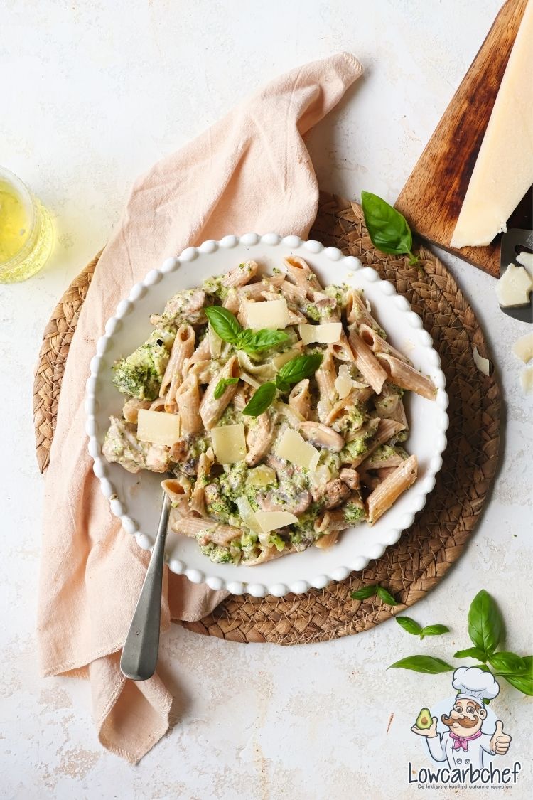 Koolhydraatarme Pasta Boursin met kip en broccoli.