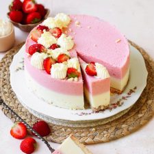 Aardbeienkwarktaart met witte chocolade