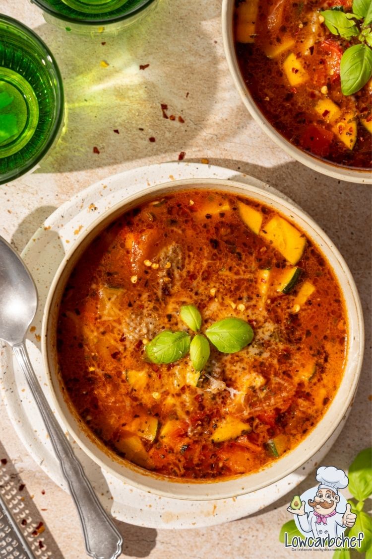 Italiaanse tomatensoep met worstjes