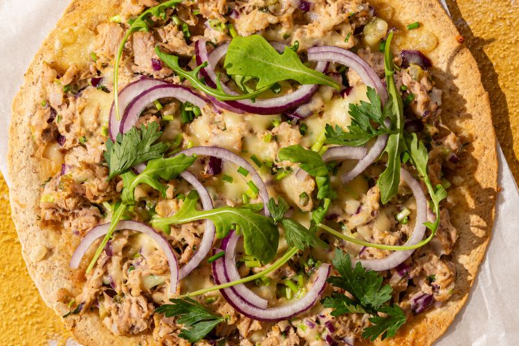 Koolhydraatarme wrap pizza met tonijn
