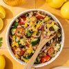 Frisse Griekse salade met Italiaanse eiwitrijke orzo.