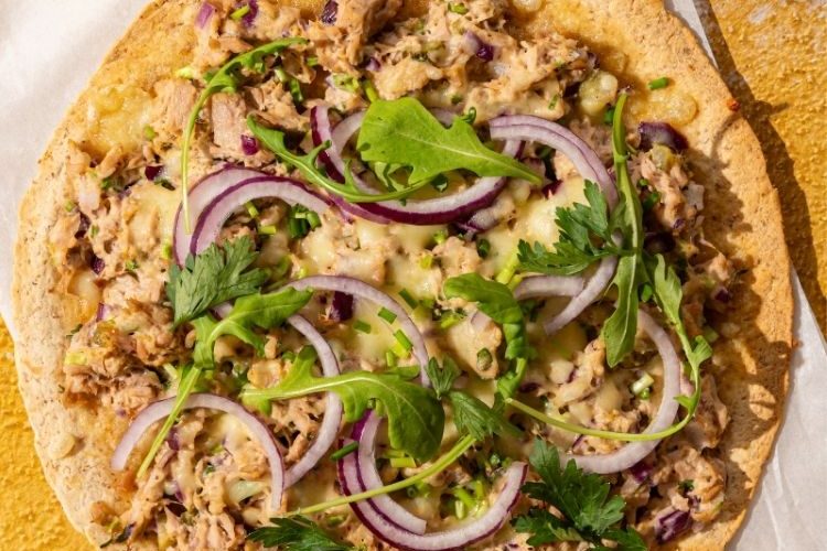 Koolhydraatarme wrap pizza met tonijn