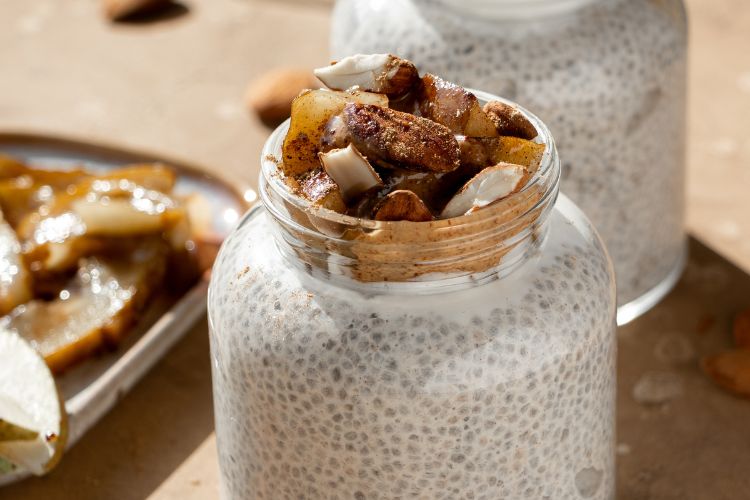 Chiapudding met gebakken peer